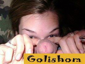 Девушки играются с мужскими членами