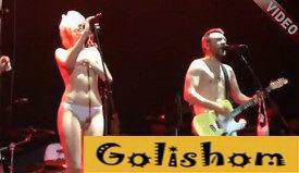 Алиса Вокс из группы Ленинград разделась на сцене под музыку