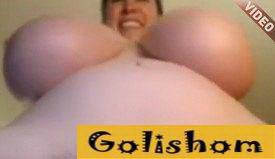 Огромные дойки перед веб-камерой видео