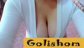 Девка с большими дойками дразнит всех перед веб-камерой видео