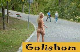 Эксгибиционистка Лейла на отдыхе в Калифорнии