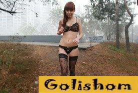 Голая жена на улице