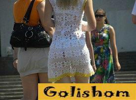 Прозрачная одежда на улице