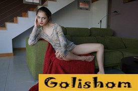 Голубоглазая красотка раздвинула ножки