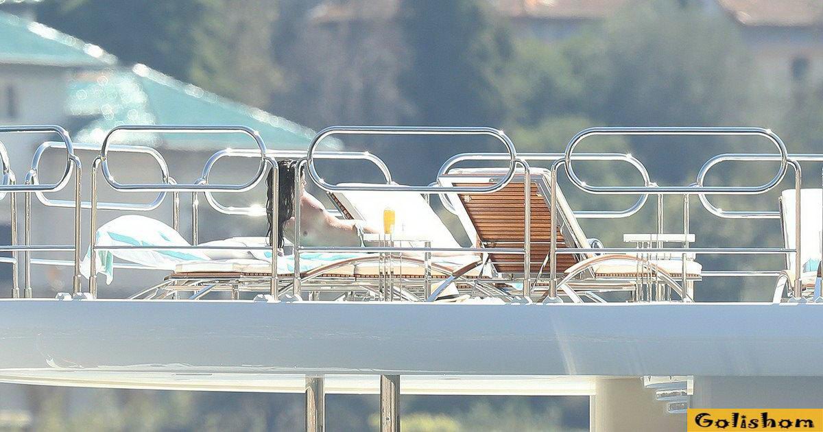 Сара Сампайо - засветилась топлес на яхте Сара Сампайо - засветилась топлес на яхте