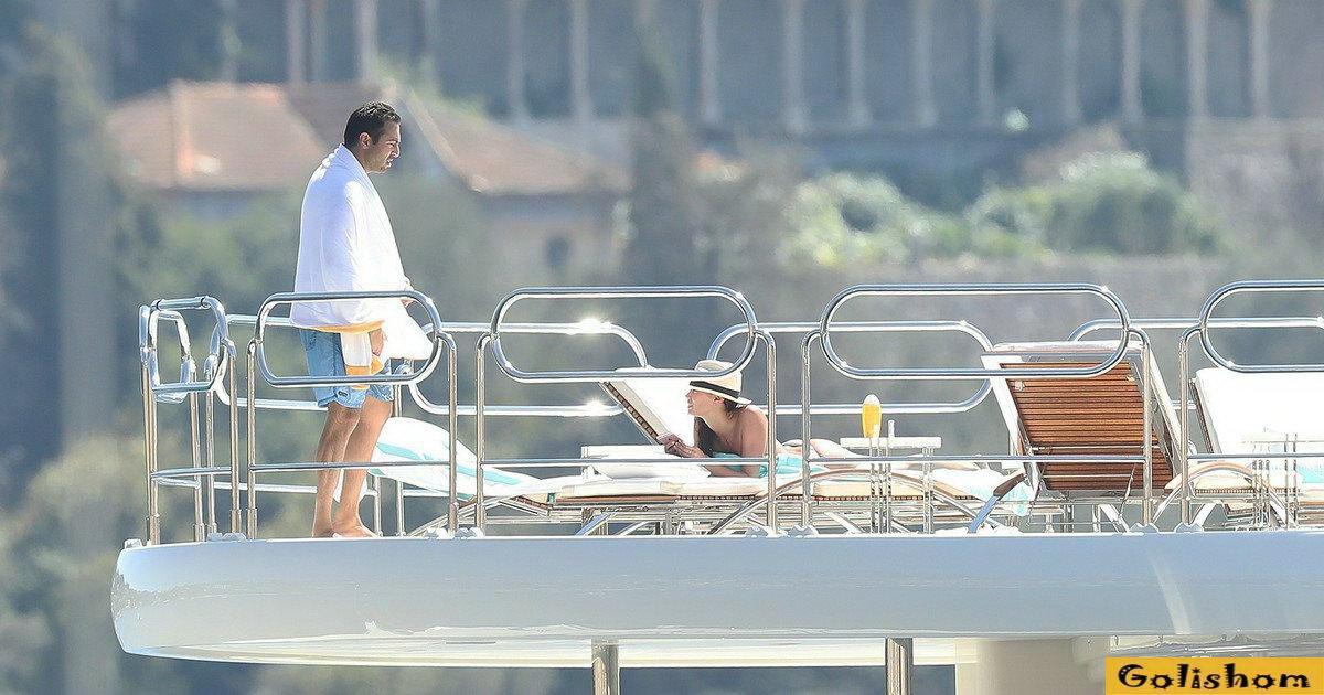 Сара Сампайо - засветилась топлес на яхте Сара Сампайо - засветилась топлес на яхте