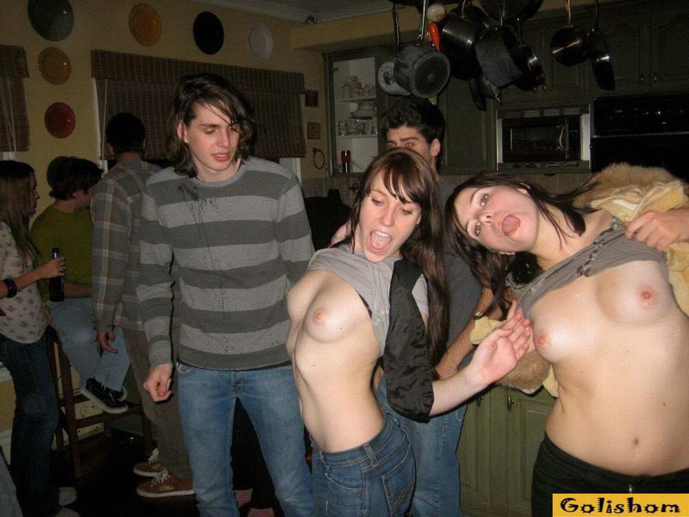 Пикантные засветы с девушками Пикантные засветы с девушками