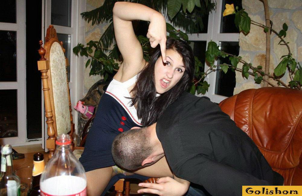 Пикантные засветы с девушками Пикантные засветы с девушками