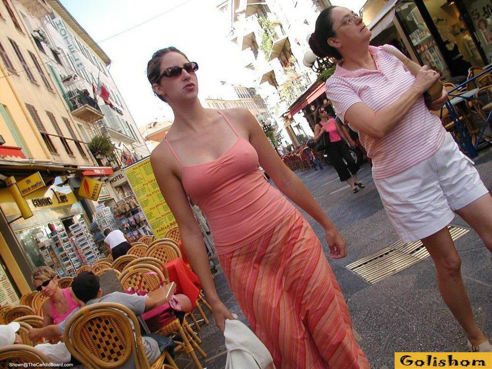 Пикантные засветы с девушками Пикантные засветы с девушками