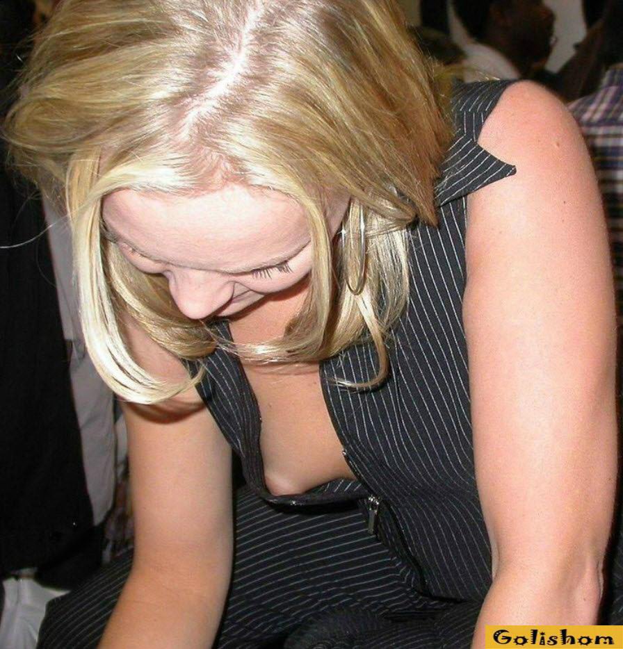 Случайно выпала грудь Случайно выпала грудь