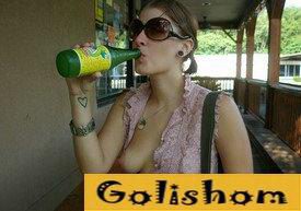 Случайно выпала грудь