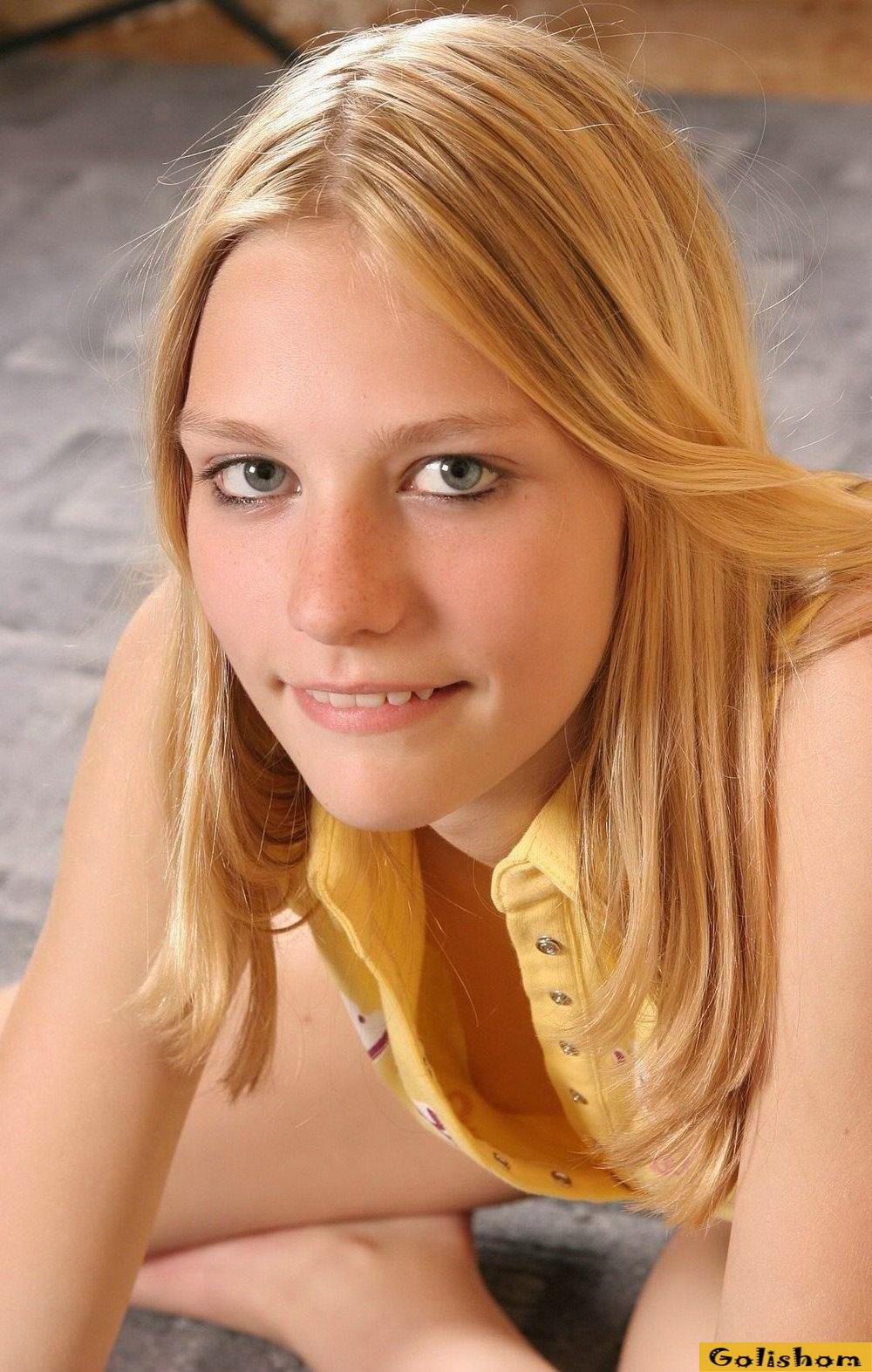 Хорошая подборка засветов девушек Хорошая подборка засветов девушек