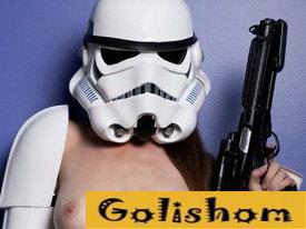 Голые девушки с оружием - 40 фото