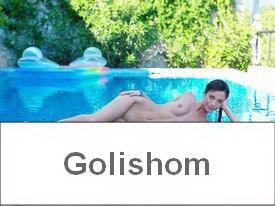 Эротика в бассейне с клевой няшкой