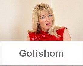 Взрослая телка демонстрирует волосатую вульву