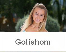 Голая нудистка разделась на улице