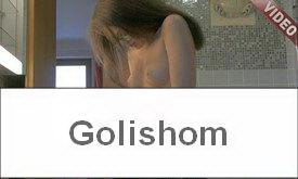 Кети Сорока мастурбирует в ванной - видео