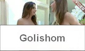 Подружки с большими сиськами мастурбируют в душе видео