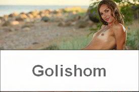 Худенькая нудистка на природе