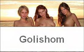 Три красивые нудистки на яхте в Крыму