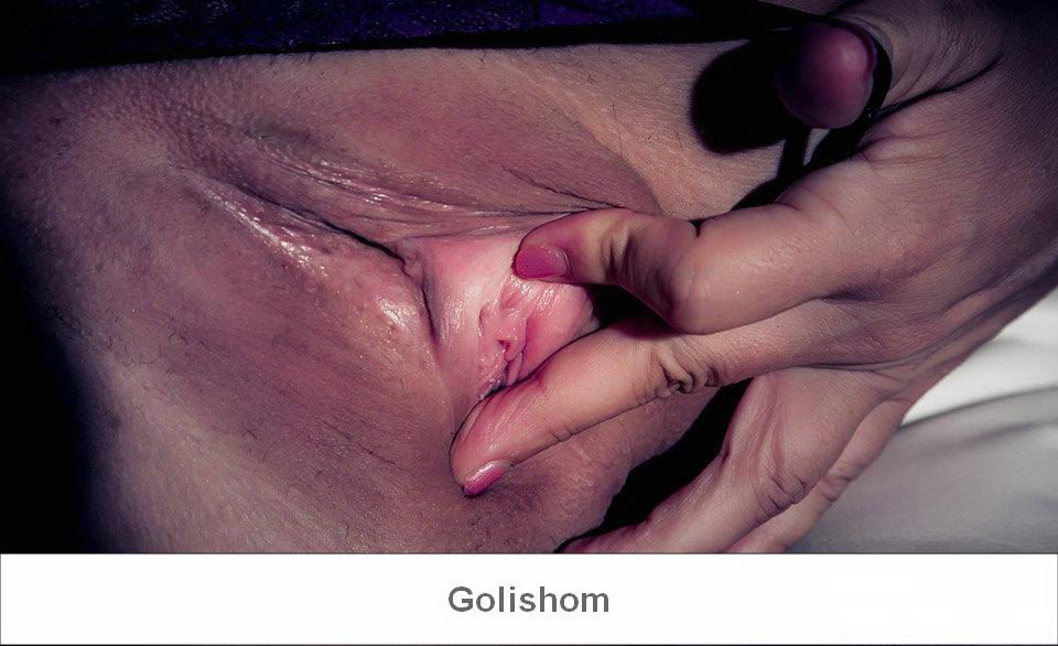 Гламурная телка раздвинула свою мокрую щелку Гламурная телка раздвинула свою мокрую щелку