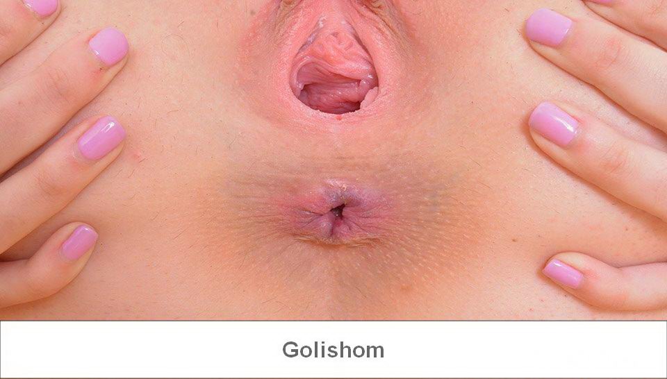 Дамочка решила показать свою раздолбанную письку Дамочка решила показать свою раздолбанную письку