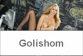 Голенькая блондинка на фотосессии