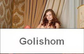 Голая в красных чулках с интимной стрижкой