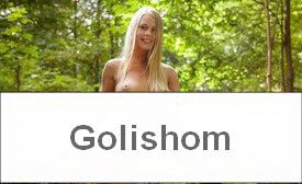 Нудистка в лесу на отдыхе