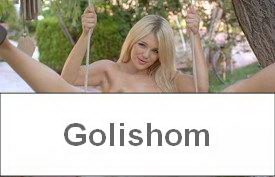 Белокурая красотка и писька крупным планом