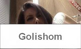 Девушка дрочит в примерочной супермаркета видео