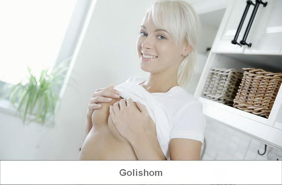 Раскрутил телку на стриптиз прям на кухне Раскрутил телку на стриптиз прям на кухне