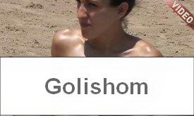 Мясистые сиськи на пляже нудистов видео