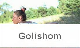 Показала очень красивую письку на природе