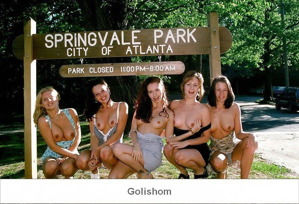 Девушки засветили свои сиськи Девушки засветили свои сиськи