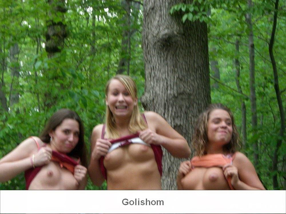 Девушки засветили свои сиськи Девушки засветили свои сиськи