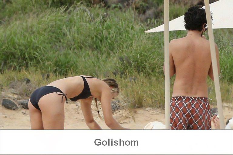 Мария Шарапова засветилась на пляже в бикини Мария Шарапова засветилась на пляже в бикини