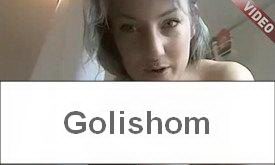 Девушка поставила камеру в душе и общается с другом - видео