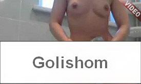 Сняла сама себя на мобильник в ванной комнате видео