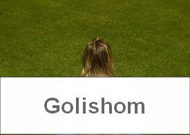 Нудистка на своей даче