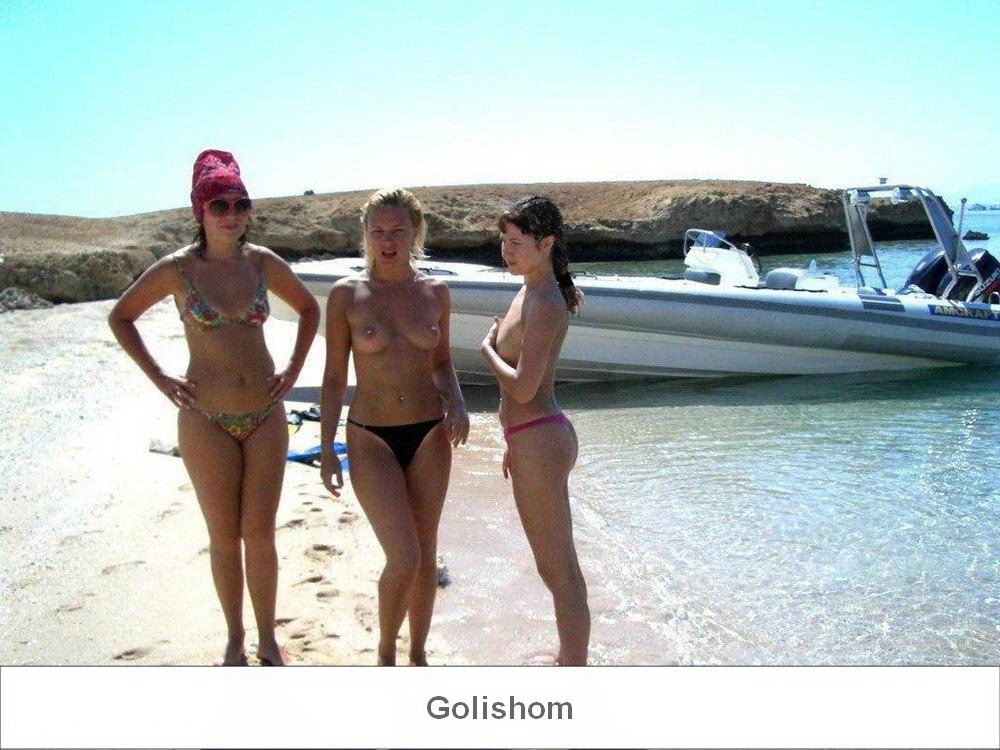 Нудисты на пляже голышом Нудисты на пляже голышом