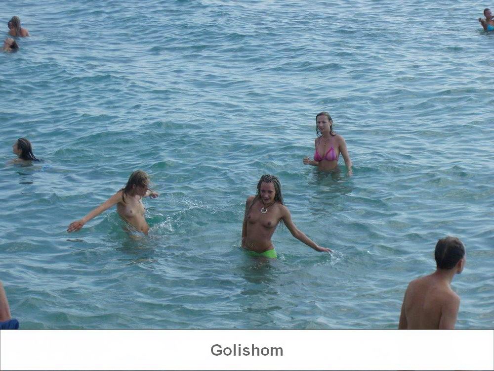 Нудисты на пляже голышом Нудисты на пляже голышом