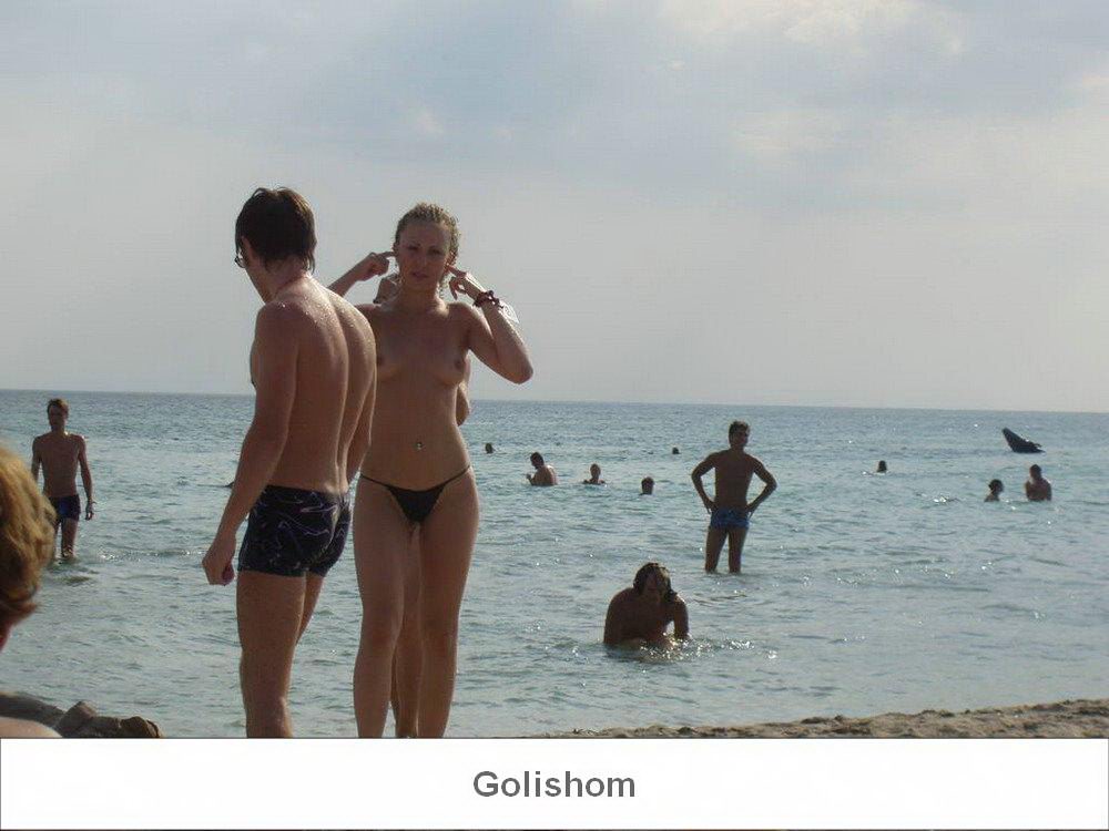 Нудисты на пляже голышом Нудисты на пляже голышом