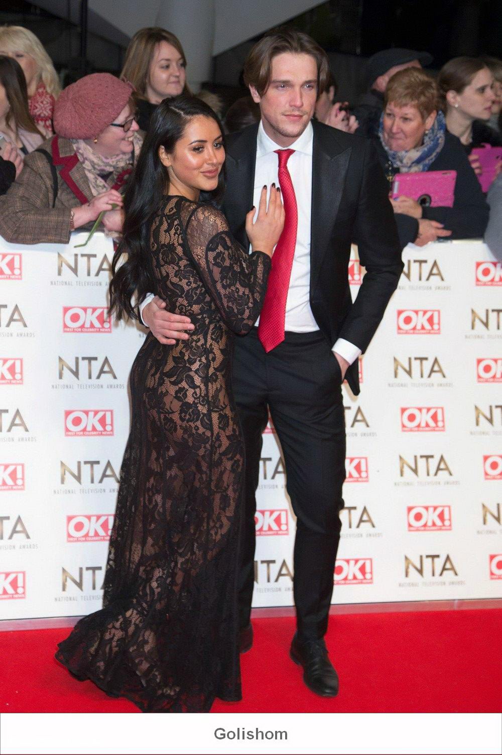 Марни Симпсон пришла на вечеринку в просвечивающимся платье совсем без белья Марни Симпсон пришла на вечеринку в просвечивающимся платье совсем без белья