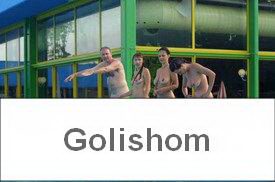 Нудисты в бассейне