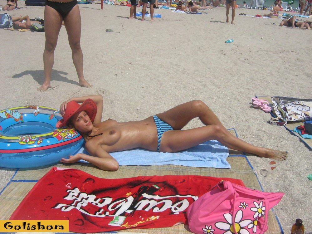 Нудисты отдыхают Нудисты отдыхают