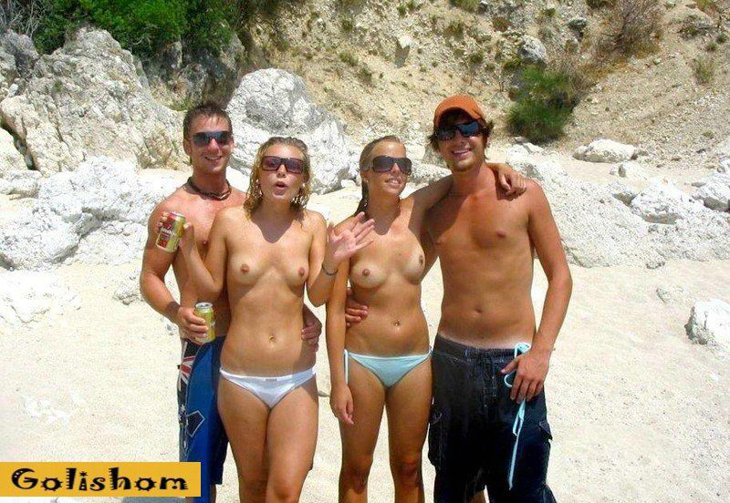 Нудисты отдыхают Нудисты отдыхают