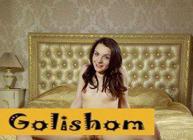 Красотка с волосатой пилоткой в кровати