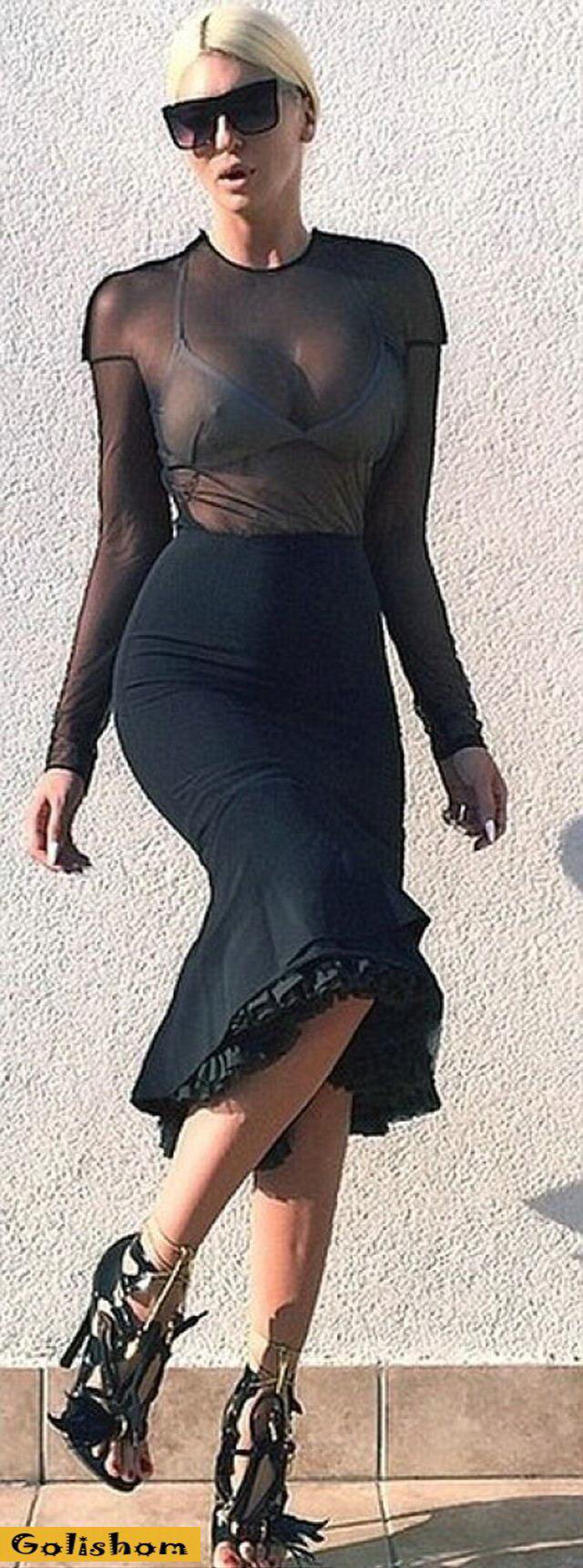 Красивые девушки в обтягивающих платьях Красивые девушки в обтягивающих платьях