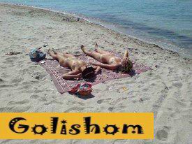 Девушки-нудисты на пляже в Румынии